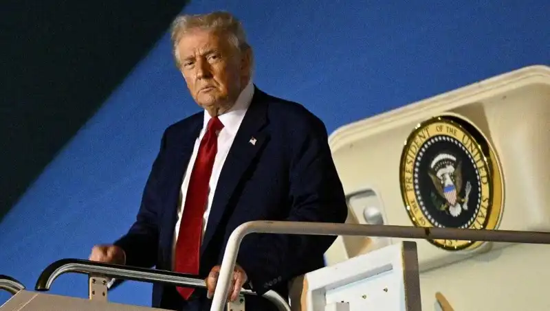 Trump, Lahey'deki NATO Zirvesi'ne Katılıyor: Küresel Güvenlik için Çarpıcı Stratejiler