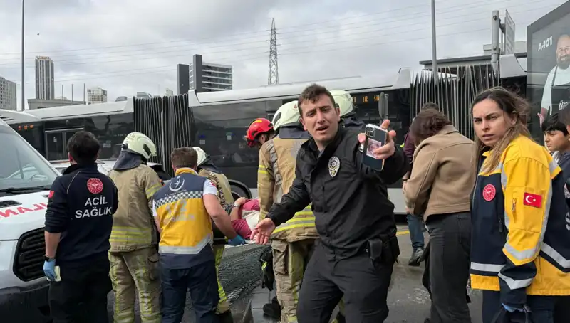 Metrobüste Feci Kaza: Seferler Durduruldu, Ölü ve Yaralılar Var!