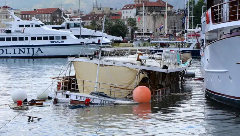 Hırvatistan'da Fırtına ve Yağış Sonrası Korkunç Kaza: Feribot Batırdı