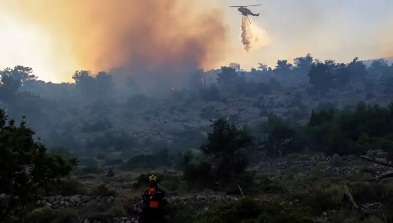 Eğriboz Adası’nda Yangın Alarmı: İki Köy Tedbiren Tahliye Edildi!