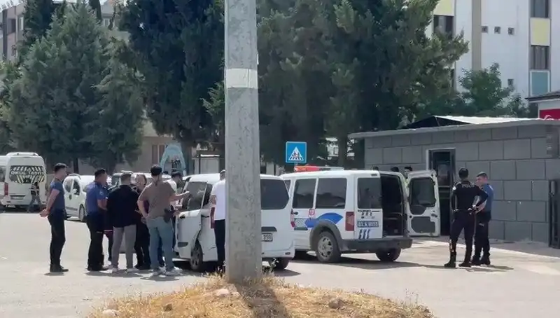 Adliye Önünde Yaşanan Çatışma: İki Aile Arasında 5 Yaralı, 7 Gözaltı