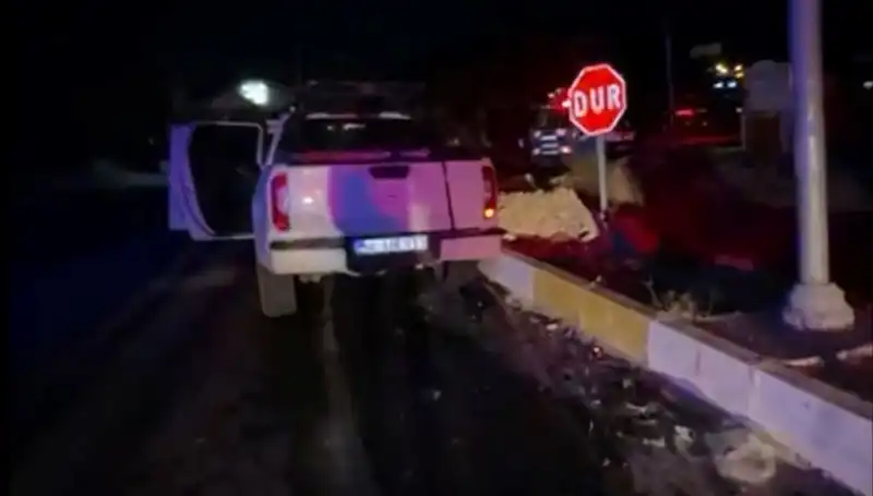 İzmir’de Kamyonet ile Hafif Ticari Araç Çarpıştı: 7 Yaralı, Kazanın Sebepleri Neler?