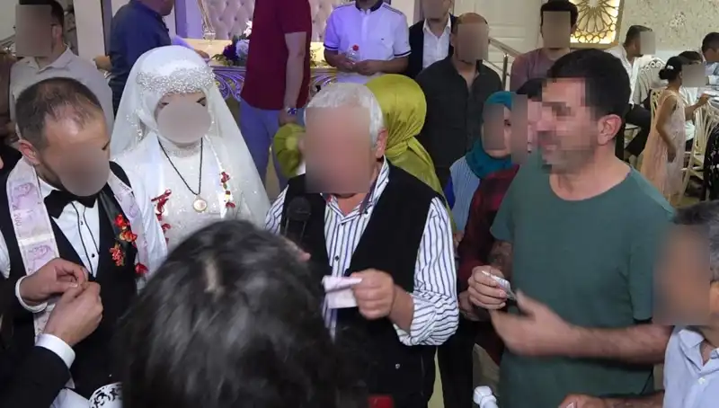 Davetsiz Düğünde Pasta Yedi, Takıları Çaldı: Neden Bu Kadar Cesur?
