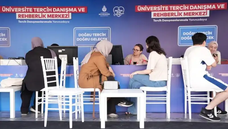 İstanbul'da İBB Tercih Danışma ve Rehberlik Merkezi Açıldı: Nerelerde Hizmet Veriyor?