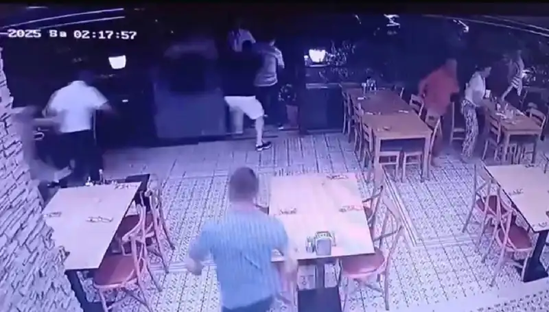 Güvenlik Kamerası Deprem Anını Kaydetti: Şok Edici Görüntüler Ortaya Çıktı