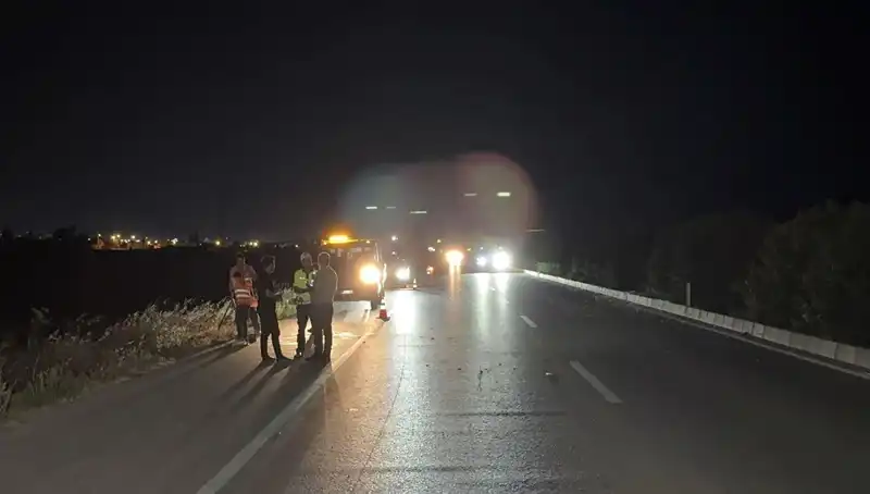 Adana'da Zincirleme Trafik Kazası: Üç Araç Birbirine Girdi!