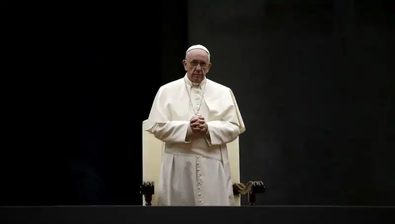 İlklerin Papası: Kapıcılıktan Vatikan'a Francis'in Devrim Niteliğindeki Hayatı