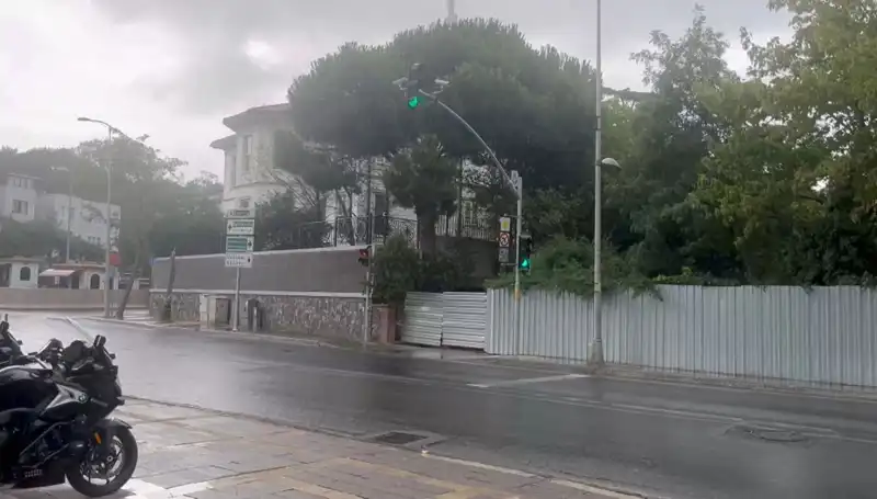İstanbul'un Yaz Sıcaklarına Veda: Sağanak Yağışlar Şehri Serinletiyor