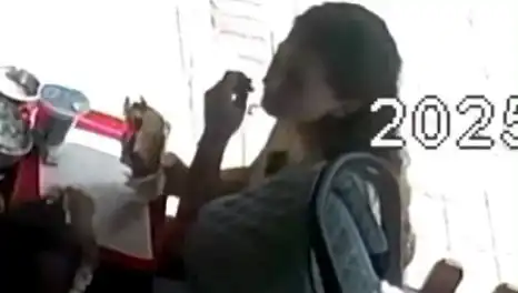 Tost Yemek İçin Saçını Koparan Kadın Olay Yarattı!
