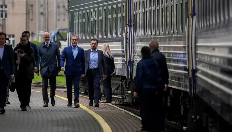 Dışişleri Bakanı Fidan, Ukrayna'da Diplomasi Turu Gerçekleştirdi