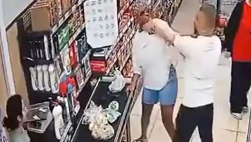 Markette Kasa Sırasında Dehşet Verici Olay: Çocuğunun Önünde Kadına Saldırdı!