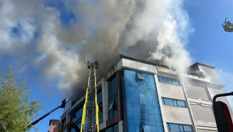 Esenyurt’ta Tekstil Atölyesinde Çıkan Yangın, Çalışanlar Arasında Panik Yarattı