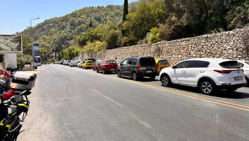 Fethiye-Ölüdeniz Yolunda Tatilci Yoğunluğu: Üç Kilometrelik Kuyruk Aşması