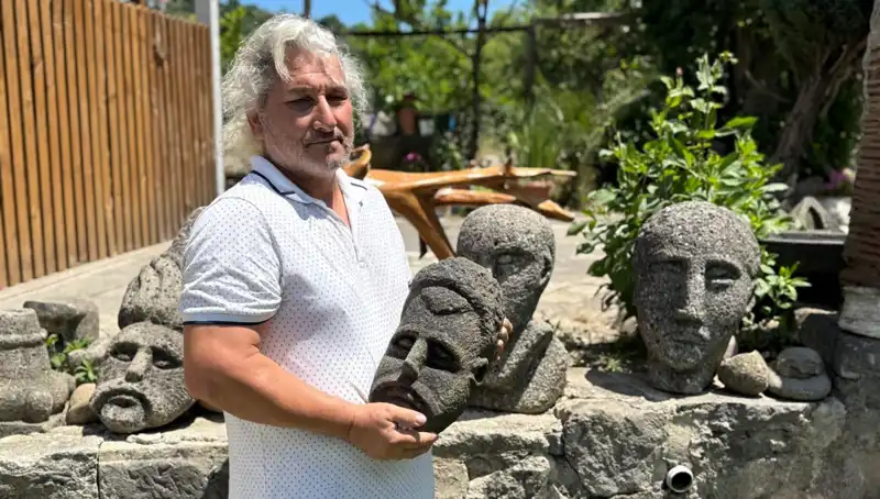 Geçmişin İzlerini Canlandıran Sanatçı: Tarihi Eserler Gibi Görünen Eşsiz Eserler