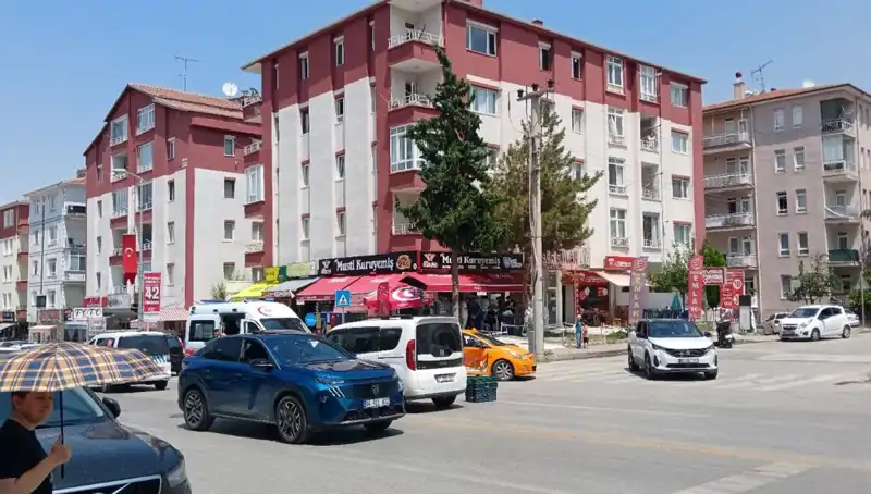 Şehir İçi Trafikte Kaza: Taksi ve Otomobil Çarpıştı, Yaralar Alındı