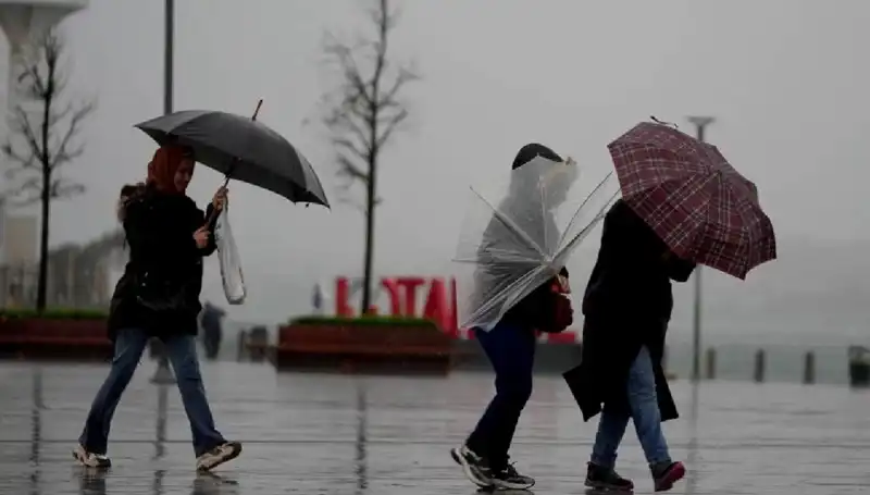 Türkiye'nin İki Bölgesine Kuvvetli Sağanak Uyarısı Geliyor