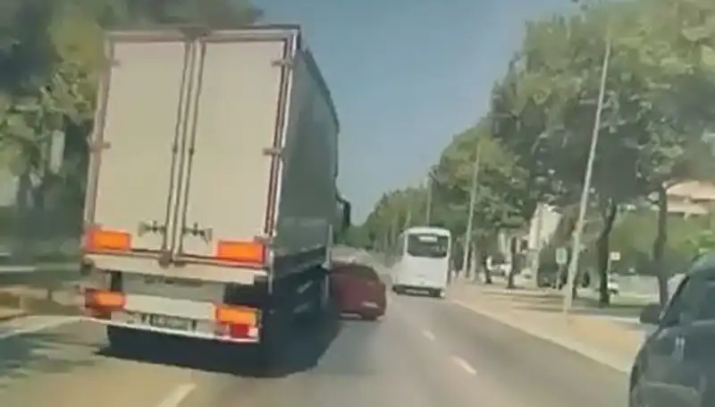 Bursa'da Kör Nokta Kazası: Sürücüler Dikkat!
