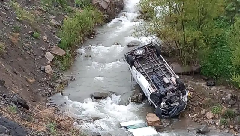 Hakkari'de Minibüs Devrildi: İşçileri Taşıyan Araçta Üzücü Kaza