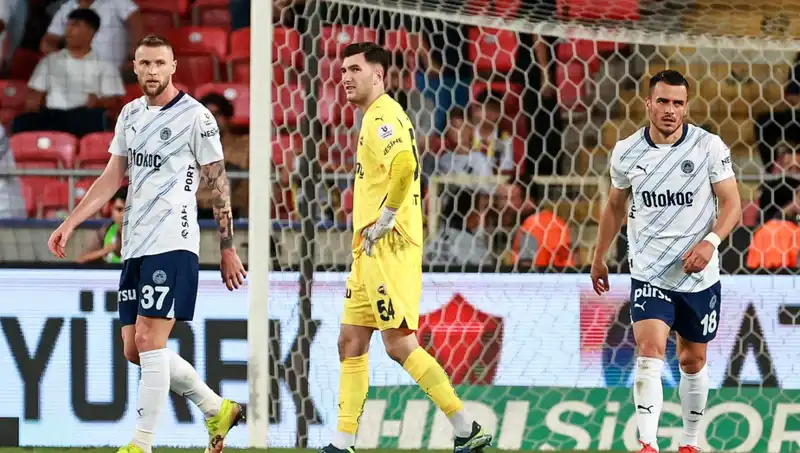 Fenerbahçe'nin Rezil Maç Performansı: Takım Darmadağın mı Oluyor?