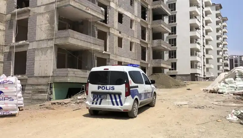 İnşaat Alanında Kağıt Gibi Yıkılan Duvar: İşçi Hayatını Kaybetti