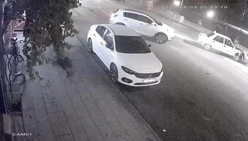 Yaya Geçidinde İki Araç Çarpıştı: Gösterdiği Cesaret Yetersiz Kaldı