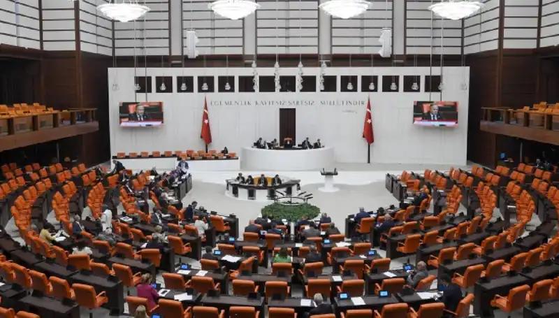 Zeytinlik Teklifine Dört Koldan Destek: 8 Madde Daha Onaylandı