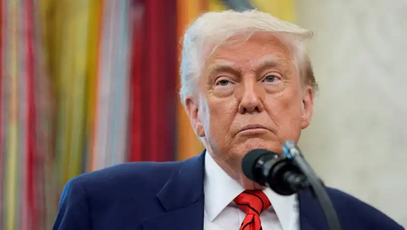 Trump, G7 Zirvesini Neden Erken Terk Etti? Beyaz Saray'da Acil Toplantı!