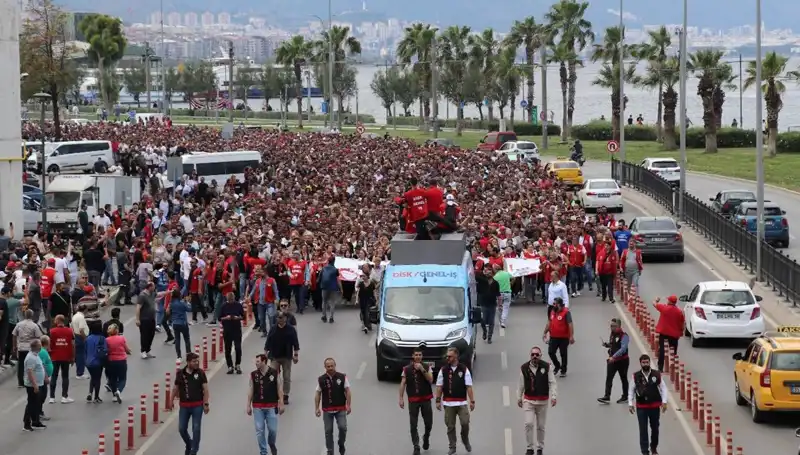 İzmir'deki Grev İsyanı: Dördüncü Gün, Çalışanların Mücadelesi Sürüyor!