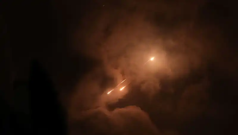 İran’ın Gece Saldırıları: Füzelerin Ateşlenme Saatlerinin Sırrı Ne?
