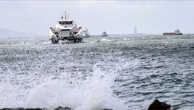 İzmir’de Güçlü Fırtınadan Dolayı Vapur Seferleri İptal Edildi!