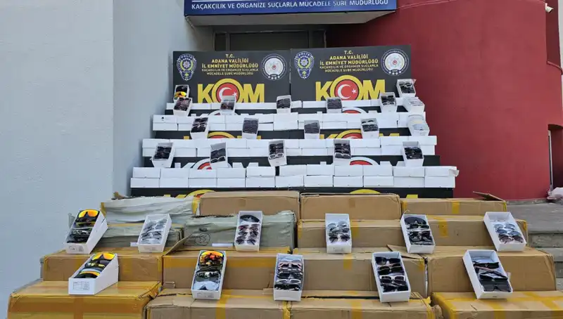 Adana'da Rekor Sayıda Kaçak Güneş Gözlüğü Operasyonu: 12 Bin Gözlük Ele Geçirildi!