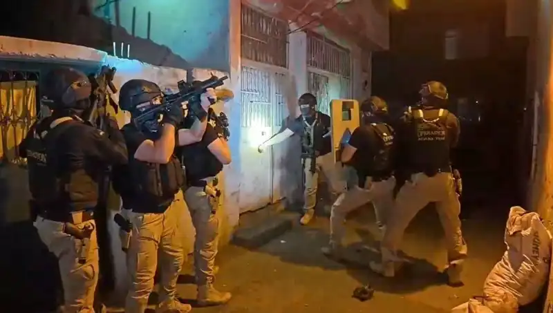 İstanbul'da DAEŞ Operasyonu: Terör Örgütüne Yönelik 18 Gözaltı Gerçekleşti